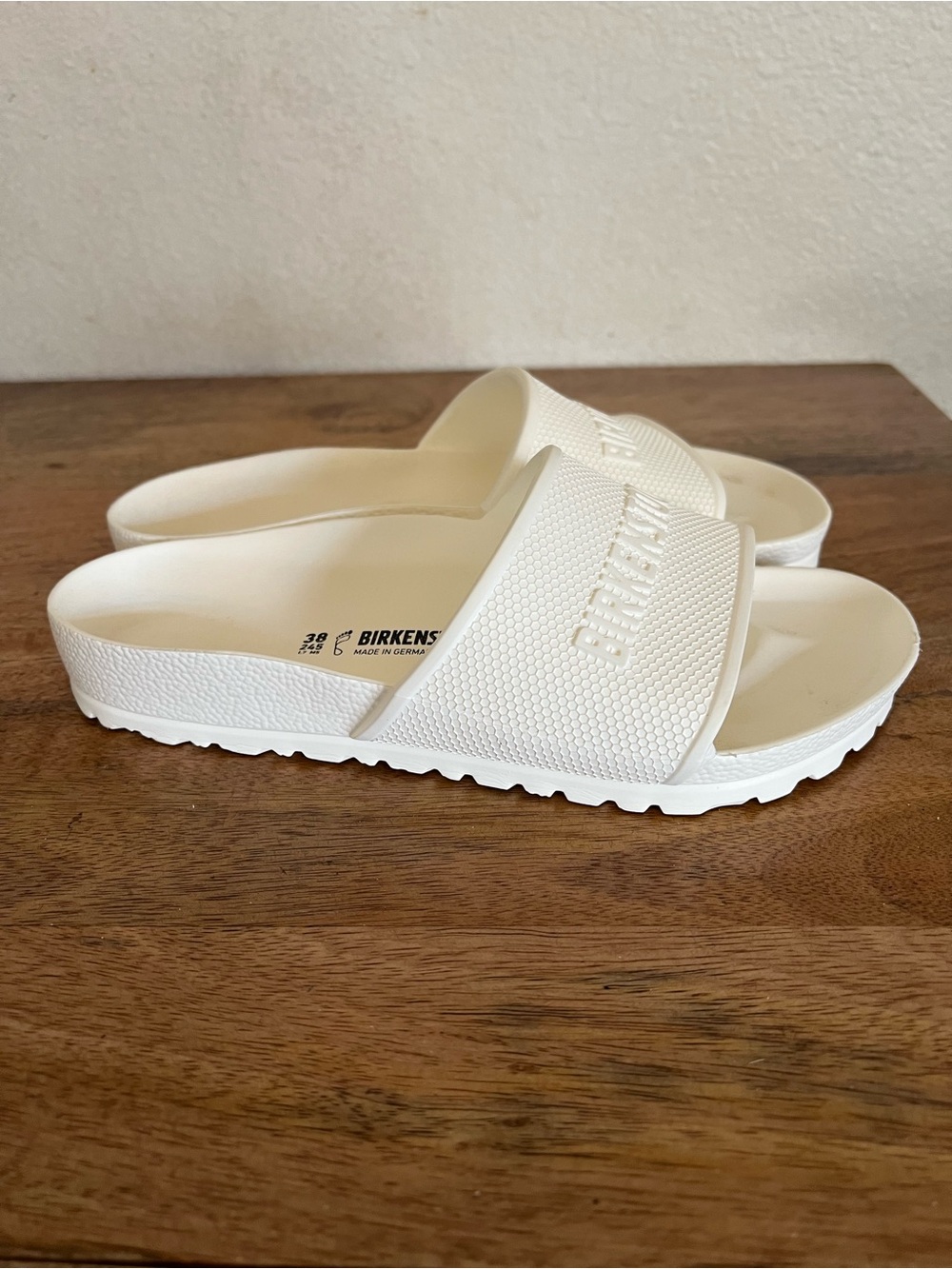 Birkenstock Barbados Essentials
EVA White Slip On Sandals Sz 38 L 7-7.5 M 5-5.5 - Picture 5 of 12
